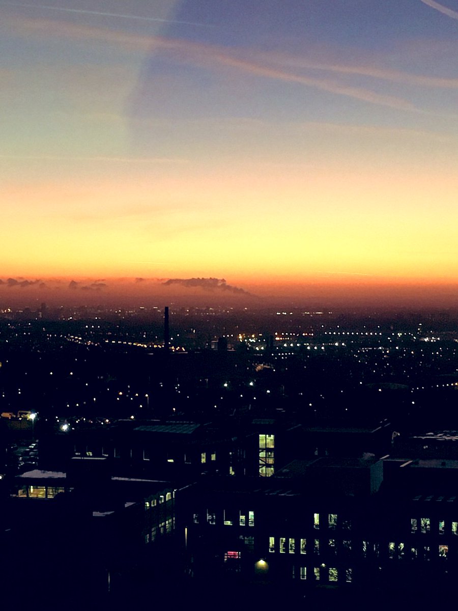 jay_abdin's tweet photo. What a spectacle! A colourful sunset in #Oldham this #BlueMonday. Let the #skyline be your #inspiration 😊 https://t.co/vODBl8HiSO