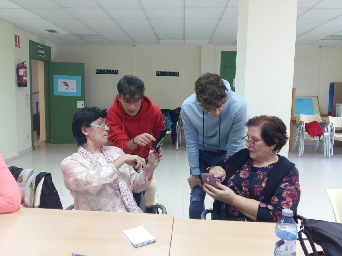 RYvoluntarios's tweet photo. Acción Social. Proyecto: Actualización tecnológica https://t.co/TztKndzTXO