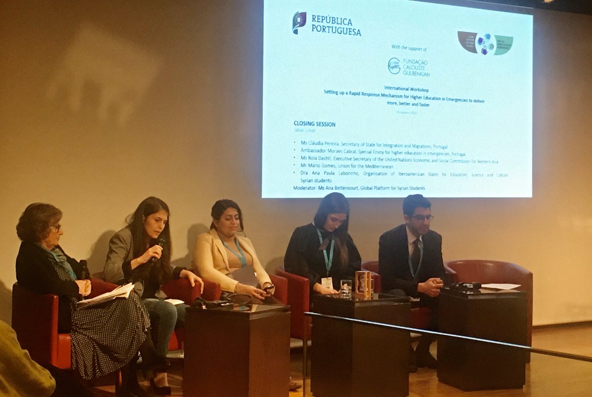 ANDORRA_AmbPT's tweet photo. Estudiants de Síria i d’Iran parlen de l’experiència a #Portugal becats per la @GP4SYS , iniciativa recolzada pel @GovernAndorra. Per aquest curs 2019-2020 el pressupost de Cooperació del Ministeri d’Exteriors farà una contribució que pagarà 2 beques a refugiats. #RMM #YesFund https://t.co/76FL63Mqbh