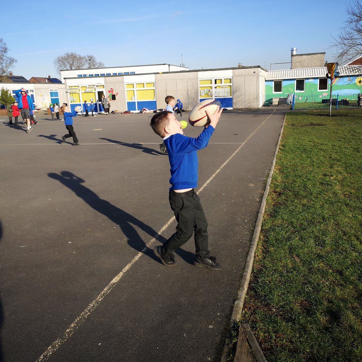 CRugbyCommunity's tweet photo. We had an amazing afternoon delivering to year 1&amp;2 @gwaunmeisgyn primary school, the class were learning rugby skills and most importantly with smiles on their faces!! 🏉 https://t.co/GQJRP2TQdk
