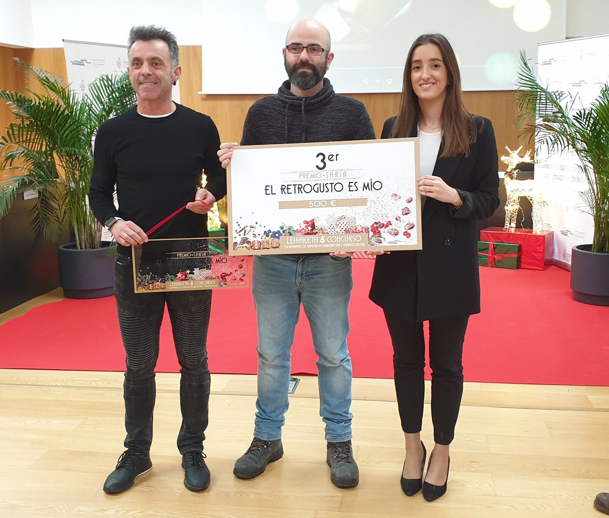 🏅🛒 ENTREGA DE PREMIOS DEL 5º CONCURSO DE ESCAPARATES DEL VALLE DE EGÜÉS | Librería La Valeta, de Erripagaña, se ha alzado este lunes con el primer premio del 5º Concurso de Promoción Comercial del Valle de Egüés, dotado con 1000 euros netos.

👉facebook.com/31962442181584…