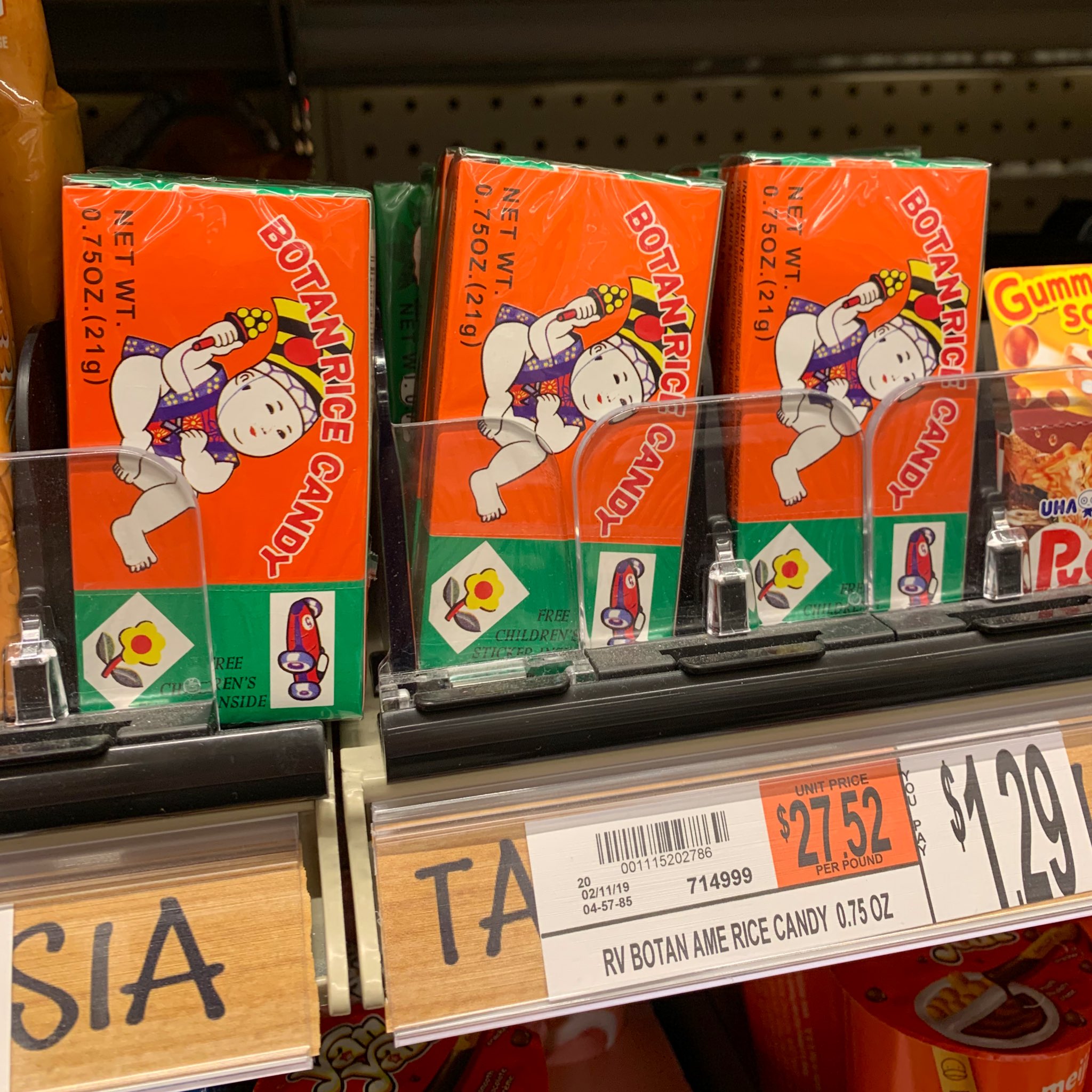 Tomo 40歳からのアメリカ Wegmans で見つけた Botan Rice Candy 名前は Bontan ではないが日本産で Wikipedia の日本語の説明だとボンタンアメとなる 英語の説明では Its Flavor Is Based On Bontan ぼたん となっててややこしい なんで N を抜いた Tomo 40歳からのアメリカ Wegmans で見つけた Botan Rice Candy 名前は Bontan ではないが日本産で Wikipedia の日本語の説明だとボンタンアメとなる 英語の説明では Its Flavor Is Based On Bontan ぼたん となっててややこしい なんで N を抜いた