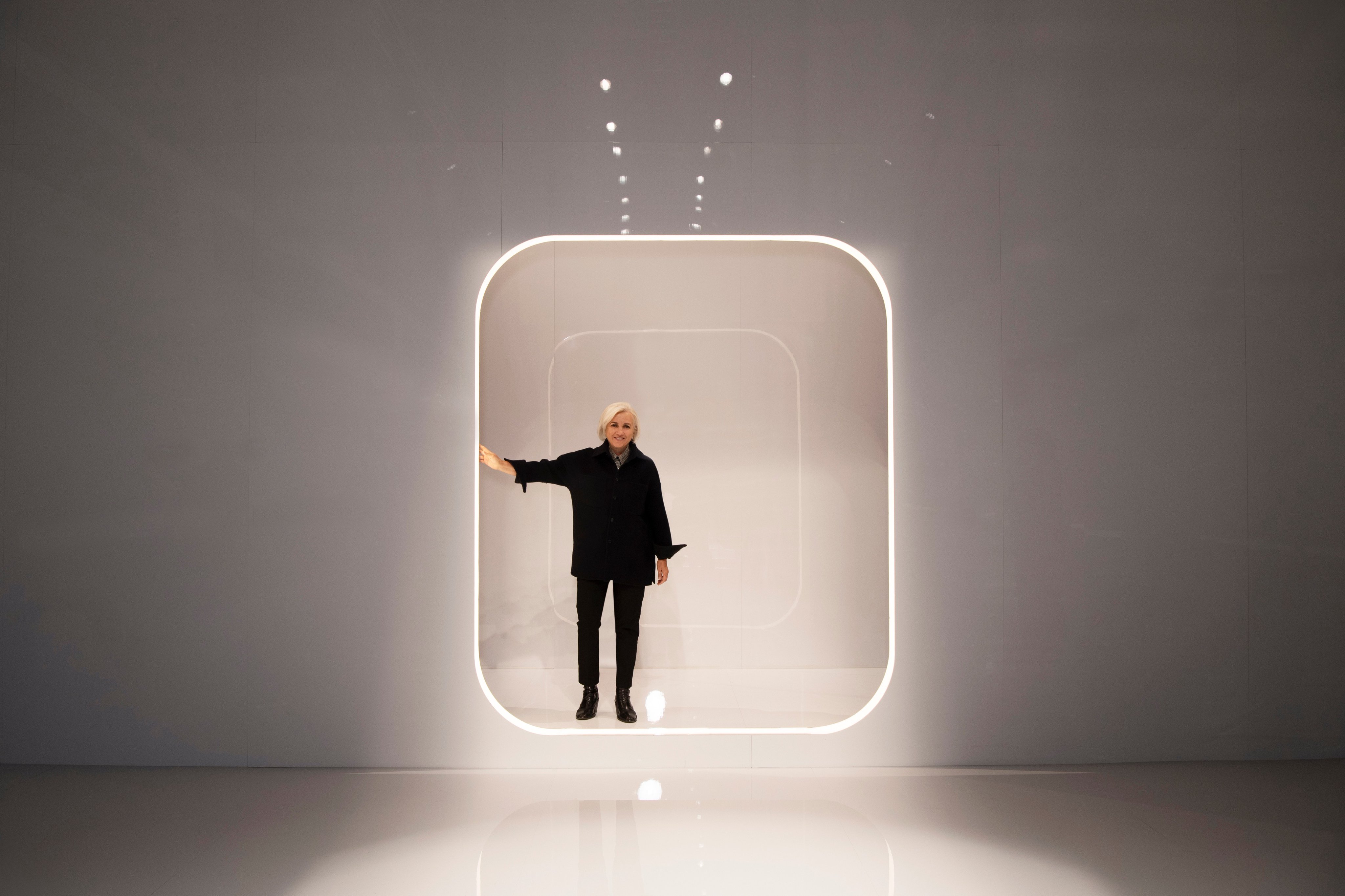 LVMH na Twitteri: "In a retro-futuristic ambiance, @Fendi Creative Director Silvia Fendi designed a surprising silhouette for the modern gentleman for Fall/Winter 2020-2021. https://t.co/hvZ2hQyOTL #FendiFW20 #SilviaVenturiniFendi https://t ...