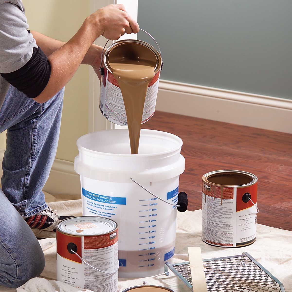 AFancyLifeBlog's tweet image. Did you know that paint color may vary slightly from one can to the next? If you&apos;ll be using more than one can of paint for a room, consider mixing all the paint together in a 5-gallon bucket before you start. 

buff.ly/2HY6jls
#homedecor #painting #hometips