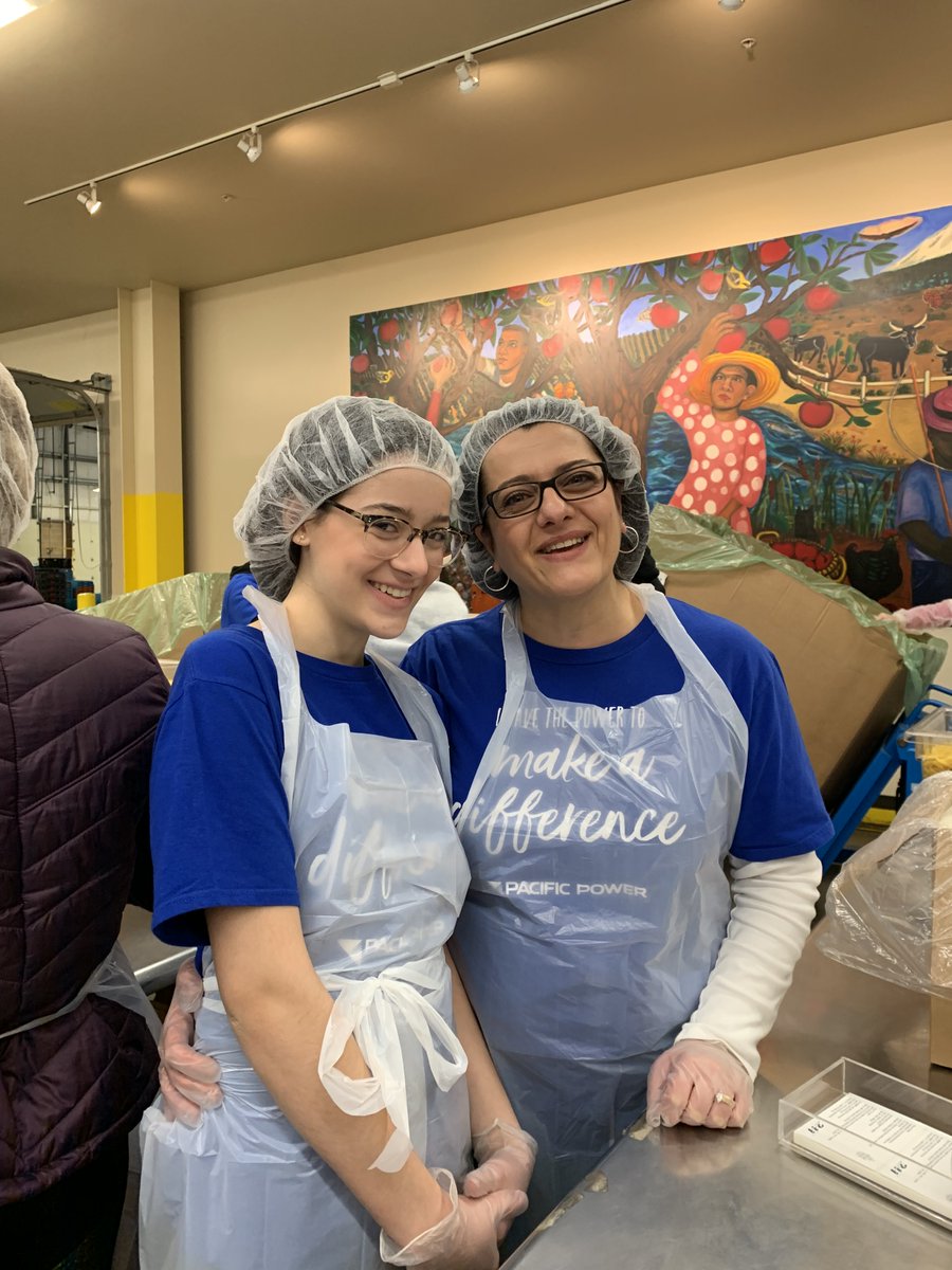 PacificPower_OR's tweet photo. Pacific Power employees and family are celebrating the life and legacy of Dr. Martin Luther King Jr with a day of service at @oregonfoodbank #MLKDay https://t.co/LosB3PGByk
