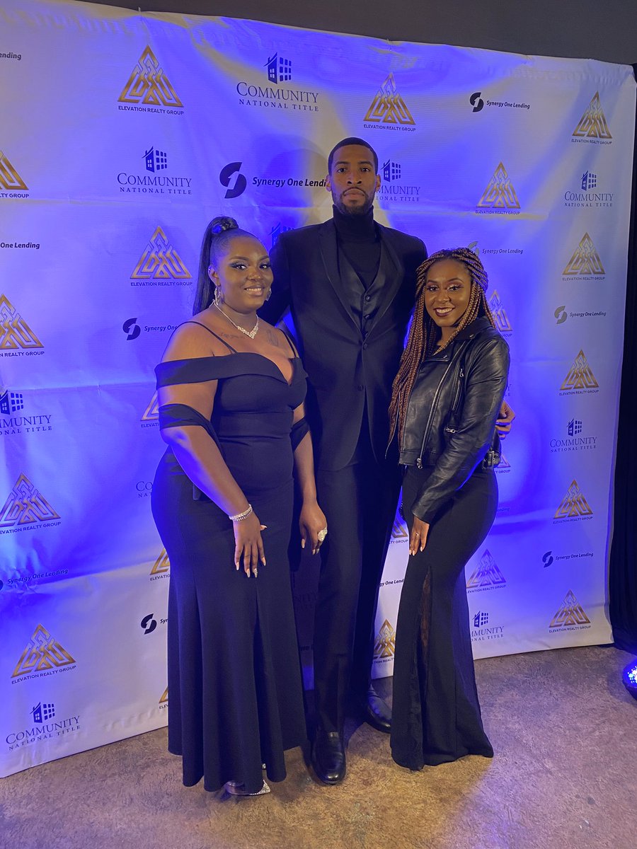 NewBlackCollect's tweet photo. The New Black Collective x Elevation Gala
*Laughs in Paradigm Shifting*
#THEMACHINE
#THENBC
#WACO
#DALLAS
#ELEVATIONGALA https://t.co/T6TuKSuMmh