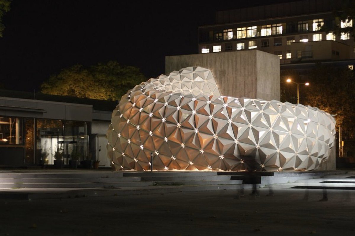 parametricarch's tweet photo. Arboskin, made in #Stuttgart #Germany from a bioplastic containing over 90 percent renewable materials. The spiky modules used to build this curving pavilion.
#arboskin #itke #pavilion #installation #bioplastic #amazingarchitecture #awesomearchitecture #digitaldesign #design https://t.co/WQX00OyrVB