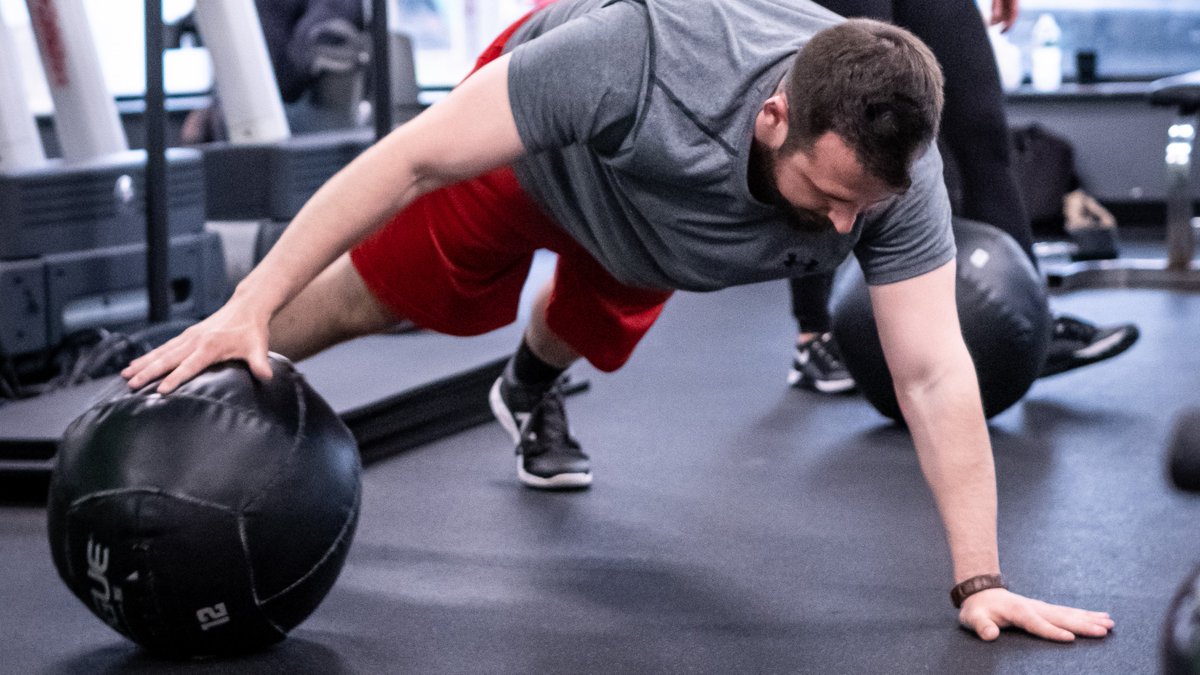 CommSportsClub's tweet photo. Pure Training HIIT is perfect for anyone looking for that next push in their fitness. You love working hard, getting sweaty, feeling exhausted but accomplished and confident at the end of your workout. #puretraining #HIIT #fitness #Boston #grouptraining #commsportsclub #fitfam https://t.co/yS9EJ1Zmqj