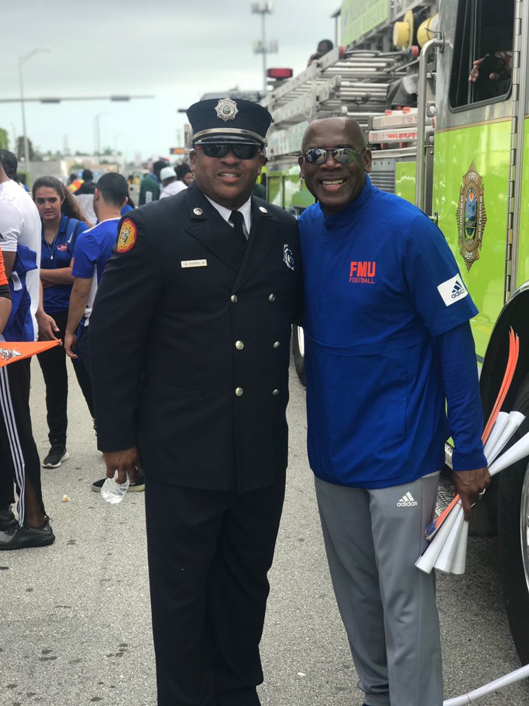 GoFmuLions's tweet photo. 🦁🏈 @FMULionsFB at the Miami #MLKParade2020
#ItsANewDay #RespectTheDen https://t.co/L9D4DUCrA6
