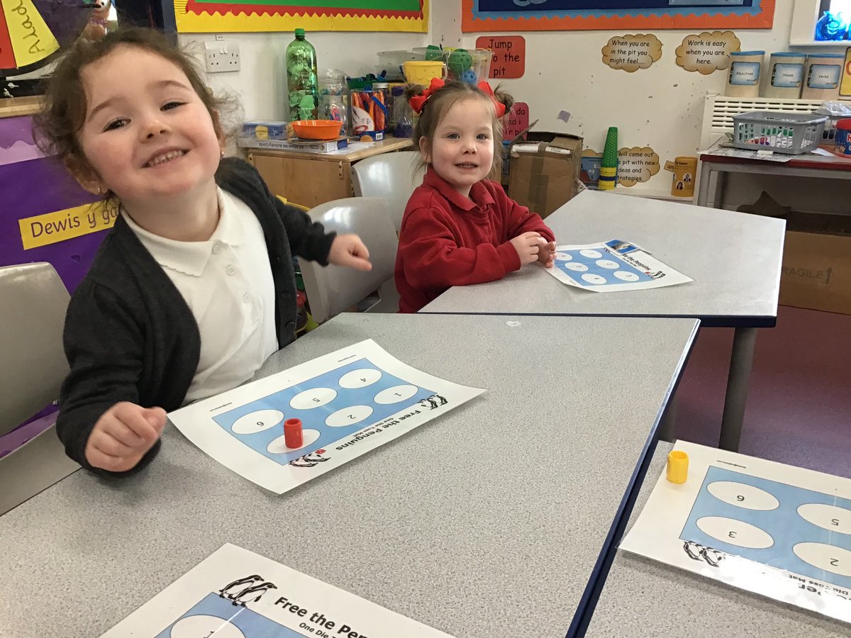 MiniExplorersPD's tweet photo. Great number recognition @PDCS_EYandRec #topicinspired #Frozen2 ❄️#finemotor #touchcounting #AmbitousCapableLearners https://t.co/QHXbByCHrb