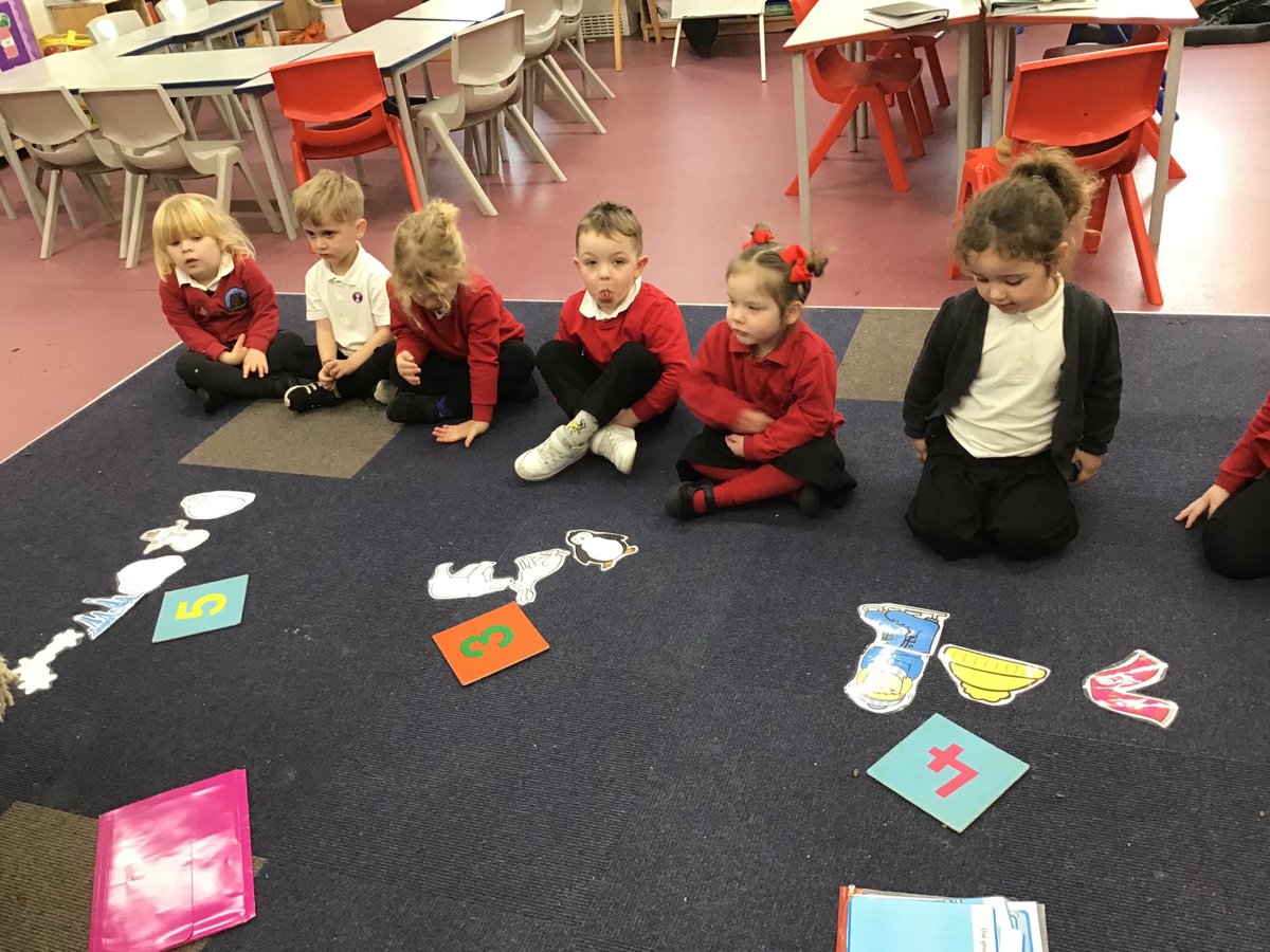 MiniExplorersPD's tweet photo. Great number recognition @PDCS_EYandRec #topicinspired #Frozen2 ❄️#finemotor #touchcounting #AmbitousCapableLearners https://t.co/QHXbByCHrb