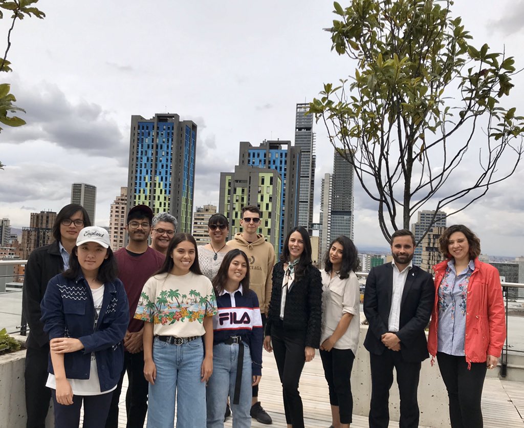 NZinColombia's tweet photo. We warmly welcomed our visiting #PMSLA scholars today! We wish you all the best in Bogotá for your six week course at @Uniandes
Dimos una cálida bienvenida al grupo de becarios que recibieron la beca de @jacindaardern.
Les deseamos lo mejor en su curso de 6 semanas en @Uniandes https://t.co/hNJTplaOEf
