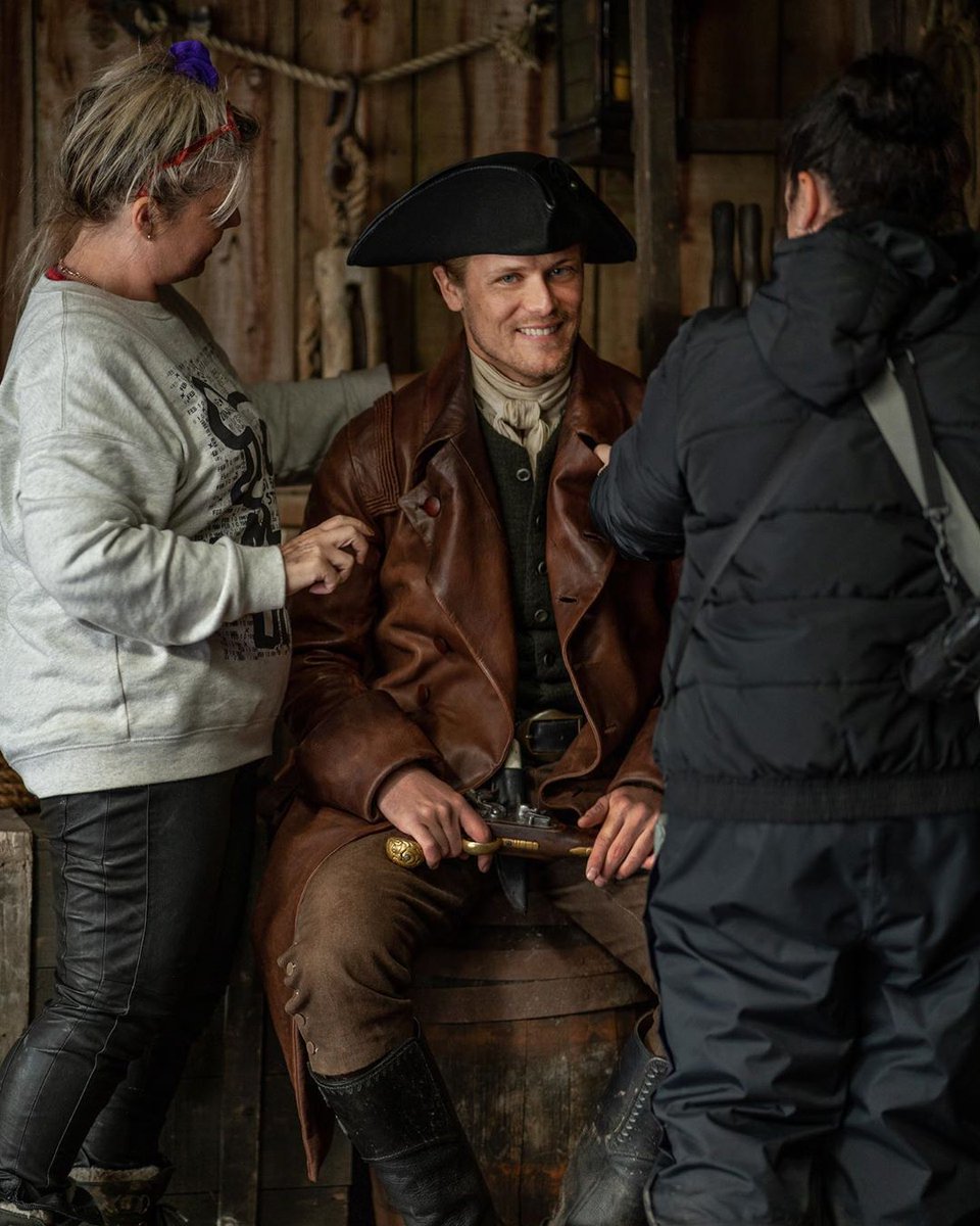 oscardismore2's tweet image. In good Leslie Phillips' language, I believe the expression is....
Ding. Dong. Matron.
Via Outlander_Starz IG.
#SamHeughan #Outlander