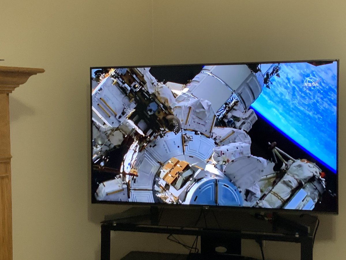 Bubbinski's tweet photo. Jessica Meir is now at the airlock. Beautiful view of the airlock, the Earth, and Cygnus NG-12. #ISS #EVA63 https://t.co/NHzqD31Rn0