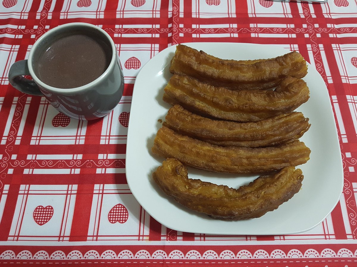 belenbraho's tweet image. Con estos días de frío, lluvia y nieve... ¿qué mejor que unas porras con chocolate? #AlAtaque 😋