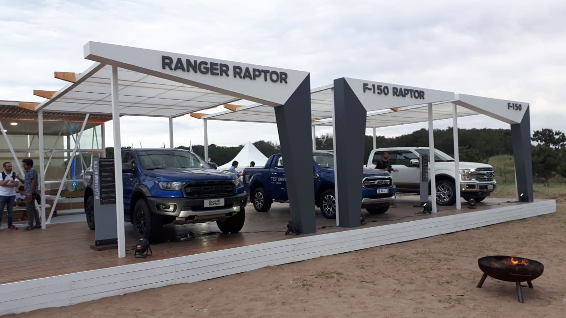 InfoAutoAr's tweet photo. El stand de #Ford en Pinamar presentando toda su gama de #pickups incluidas las nuevas F-150, F-150 Raptor, Ranger Raptor y #Ranger2020. #INFOAUTO #RangerExperience https://t.co/CBGBLZhtBS