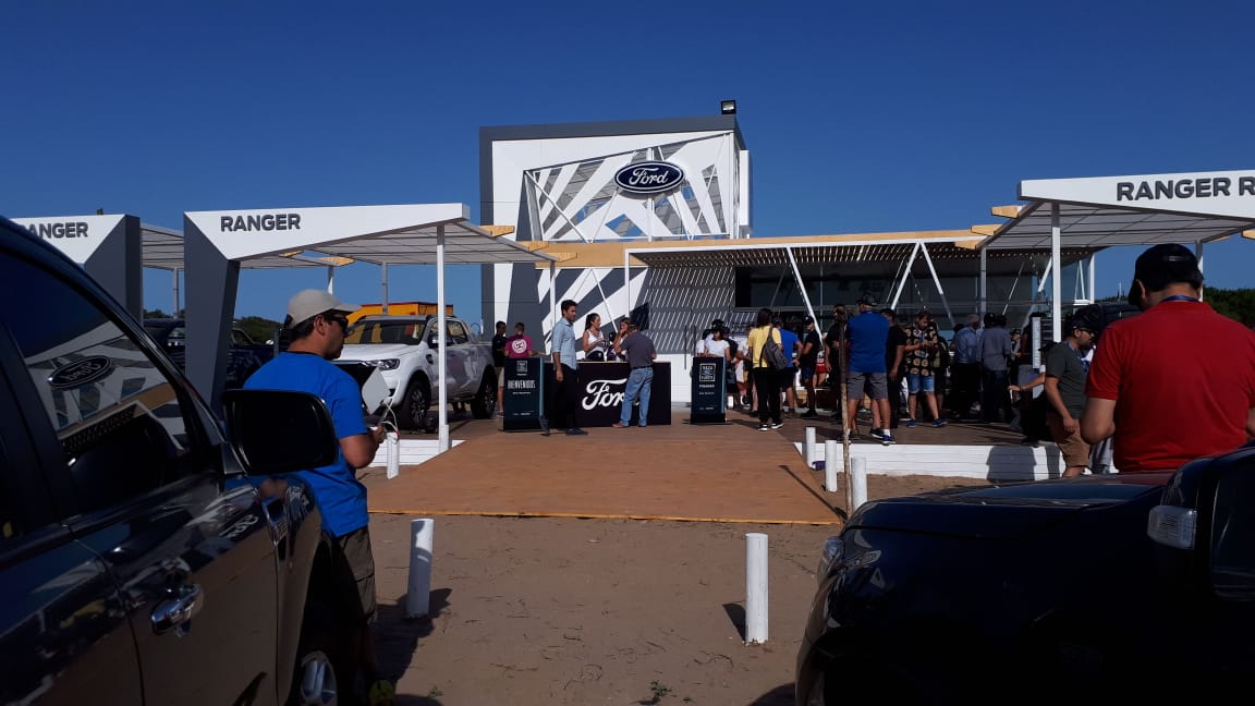 InfoAutoAr's tweet photo. El stand de #Ford en Pinamar presentando toda su gama de #pickups incluidas las nuevas F-150, F-150 Raptor, Ranger Raptor y #Ranger2020. #INFOAUTO #RangerExperience https://t.co/CBGBLZhtBS