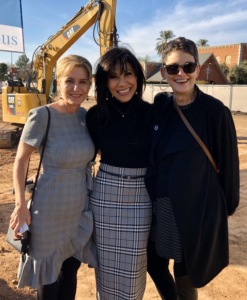 lisabcapp's tweet image. Proud to support @LinSueCooney and Terri Spitz @alzdsw in groundbreaking for the new Hospice of the Valley Dementia Care &amp;amp; Education Campus in Phoenix. #endalz #dementia #caregiving