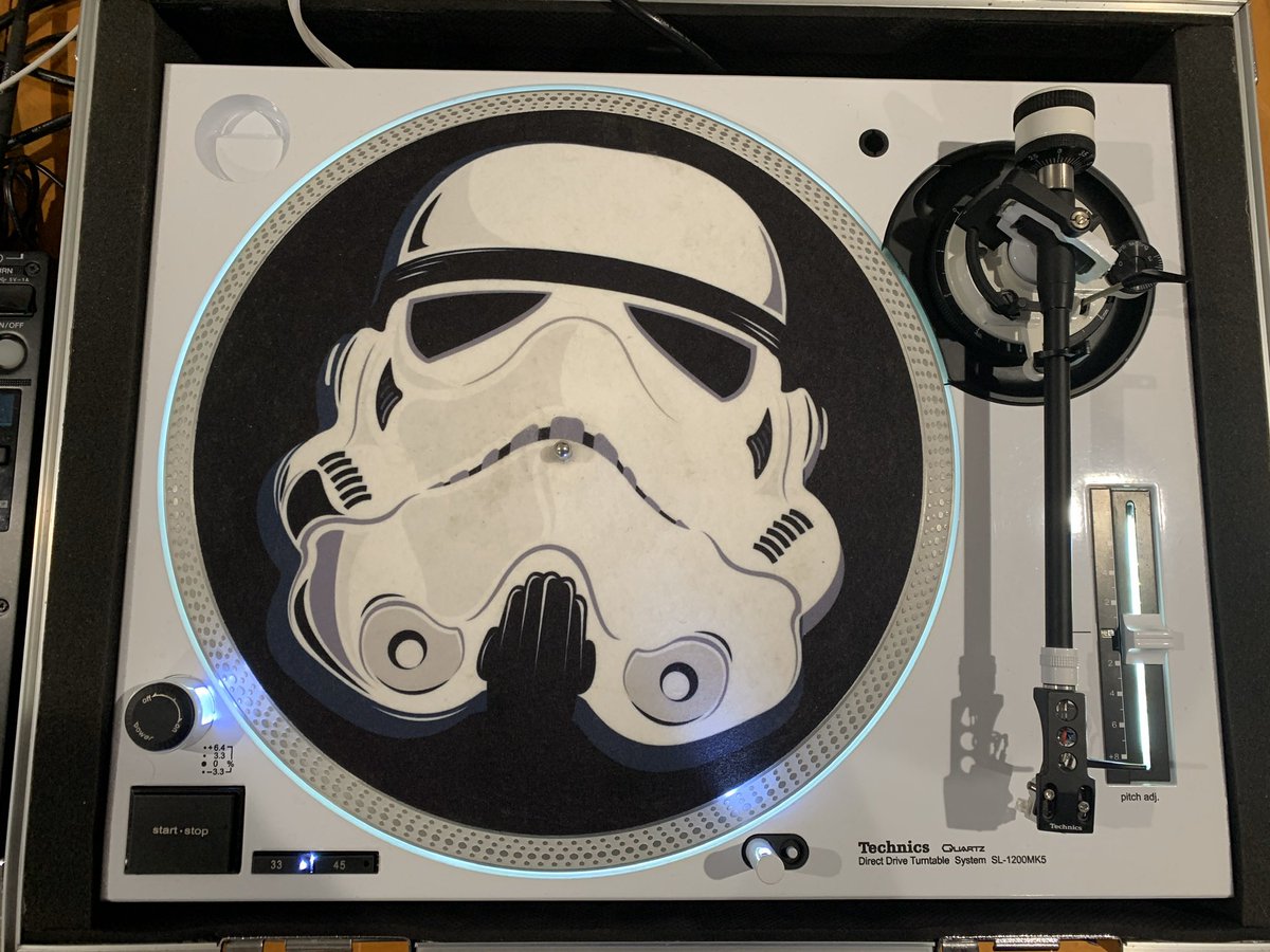ItsFlorIndian's tweet photo. #NationalDJDay #Technics #SL1200MK5 #StarWars #ShureM447 https://t.co/HxQtcW2SIS