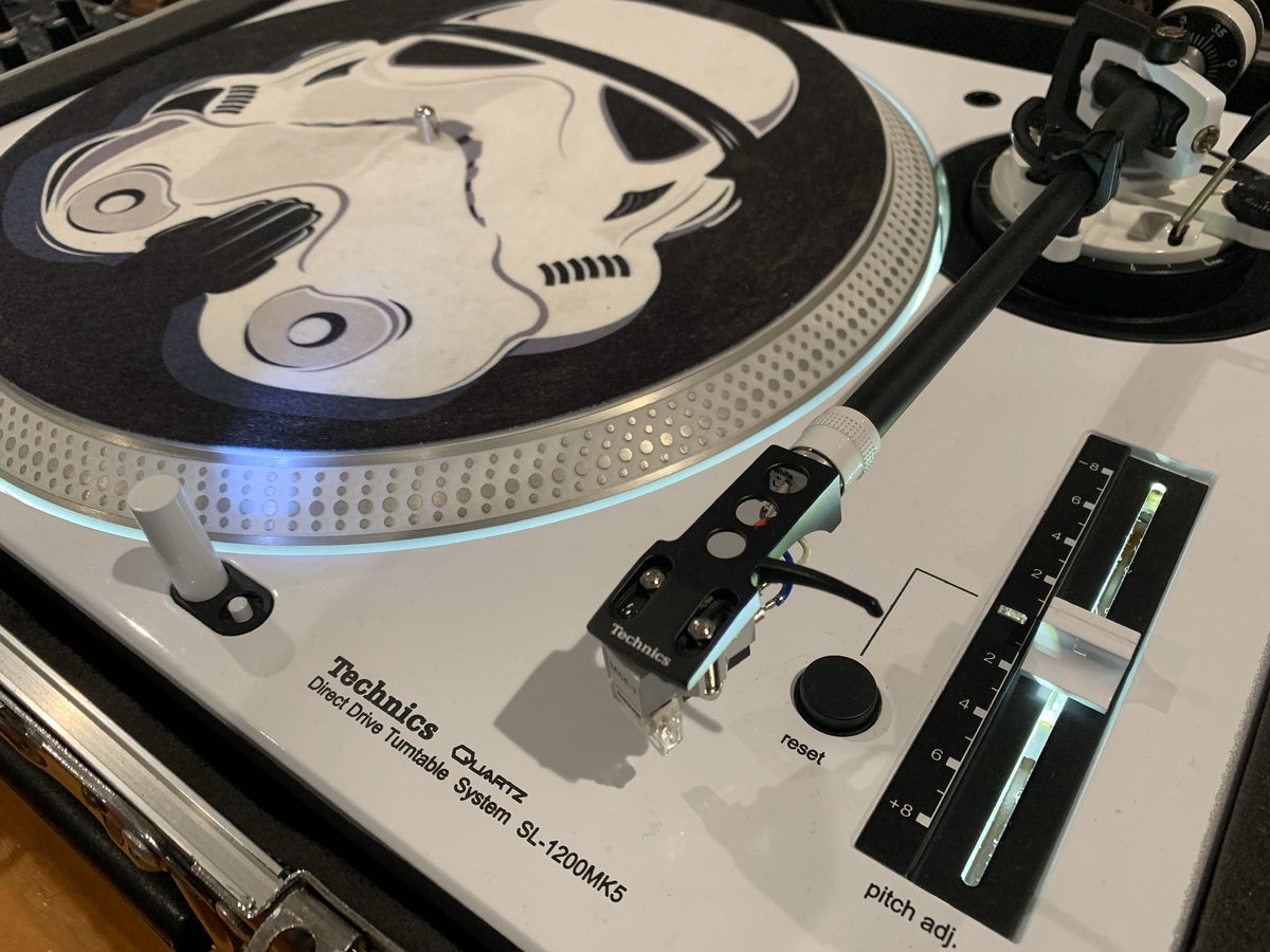 ItsFlorIndian's tweet photo. #NationalDJDay #Technics #SL1200MK5 #StarWars #ShureM447 https://t.co/HxQtcW2SIS