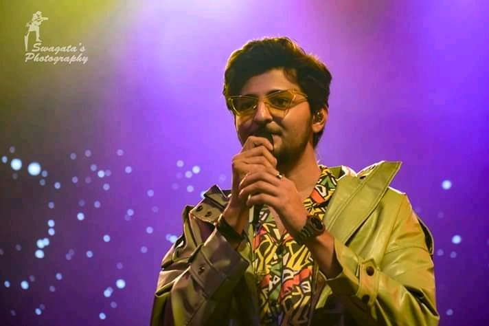 snehashis03's tweet photo. Thank You @DarshanRavalDZ For Coming To Acharya Girish Chandra Bose College's Fun Fiesta & Trembling The Stage With Your Voice!
#AGCBC #FunFiesta @DarshanRavalOfc @DRavalTrends @DRavalUniverse @Darshan_hrt https://t.co/278EErm51S