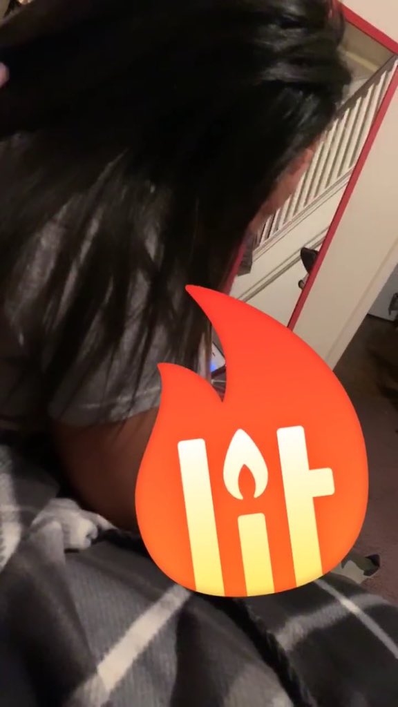 April54__'s tweet photo. 💆🏽‍♀️ https://t.co/XZoeG1tVq8