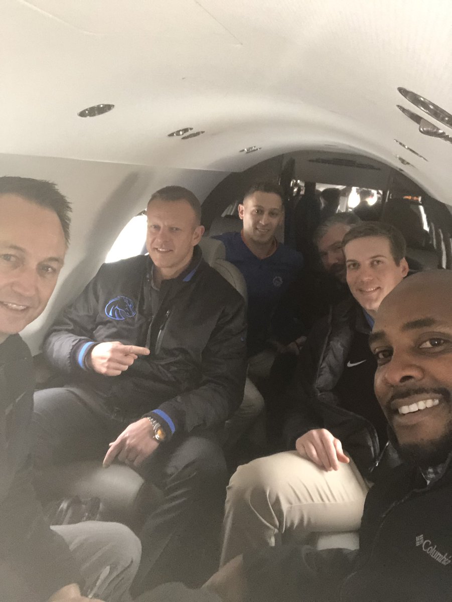 DarrenUscher's tweet photo. Cali we’re comin’ in 𝐇𝐎𝐓 for ya! 🛩🌴

Come Run w/ the Broncos! 🤫

#STAMPEDE20 🐎 | #BleedBlue https://t.co/XQVsHaST7m
