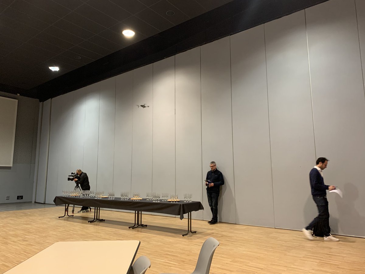 baugeenanjou's tweet photo. #CMBEA Une première à Baugé, un drone survole les élus du conseil municipal au sein même du #CCRA #vuedensemble #grandangle #prisedehauteur https://t.co/WRuhaBv5X8