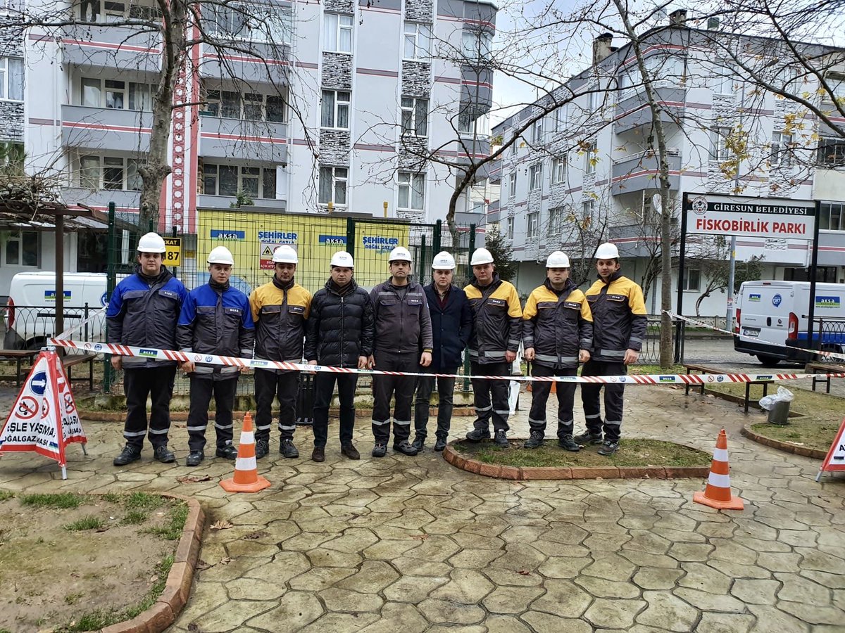 Yunusemrdemir52's tweet photo. Eğitimlere devam ediyoruz...
Aramıza yeni katılan personellerimize Bakım Ekip Liderimiz tarafından Bölge Regülatörü ve Müşteri İstasyonu eğitimi verilmiştir. #AksaEğitim #GüçlüEkip #HerZamanAynıEnerjiİle @AksaOrduGiresun https://t.co/UoyL24m2LD