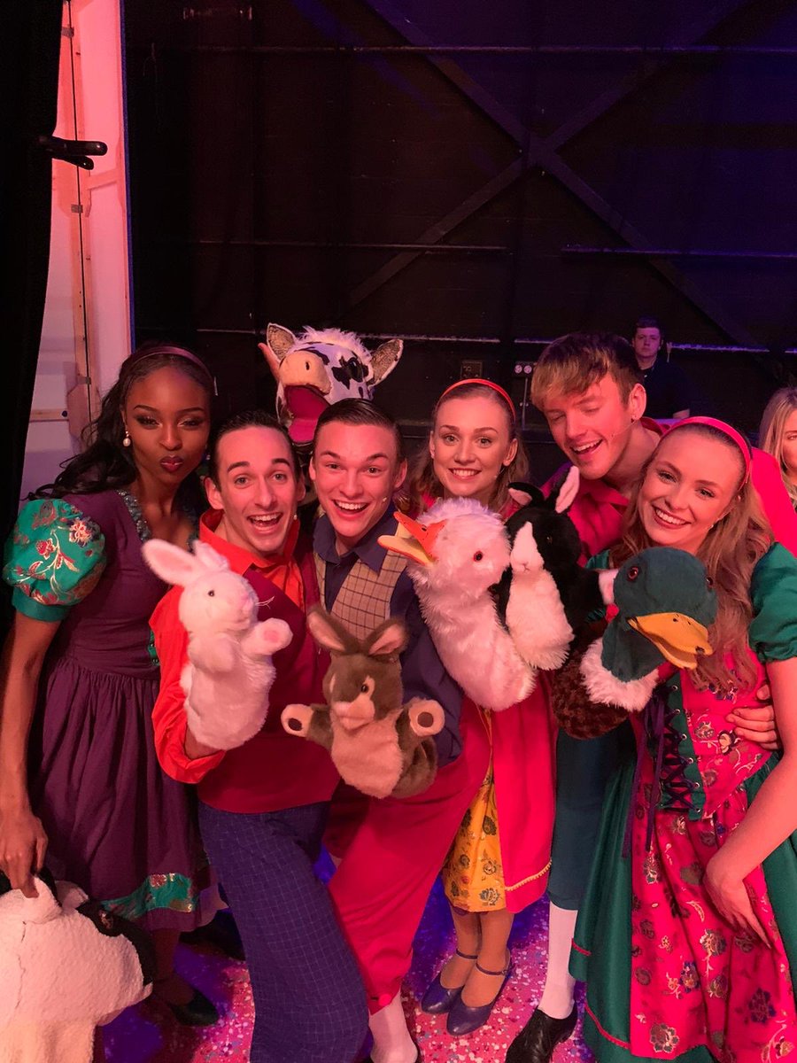 LukeCartledge5's tweet photo. What a gorgeous time in Nodgechester. Sad to say goodbye to Norwich for another year! It truly is a special place to be for the festive period!! @TheatreRNorwich ⭐️💛 https://t.co/eyBXz2K9TC