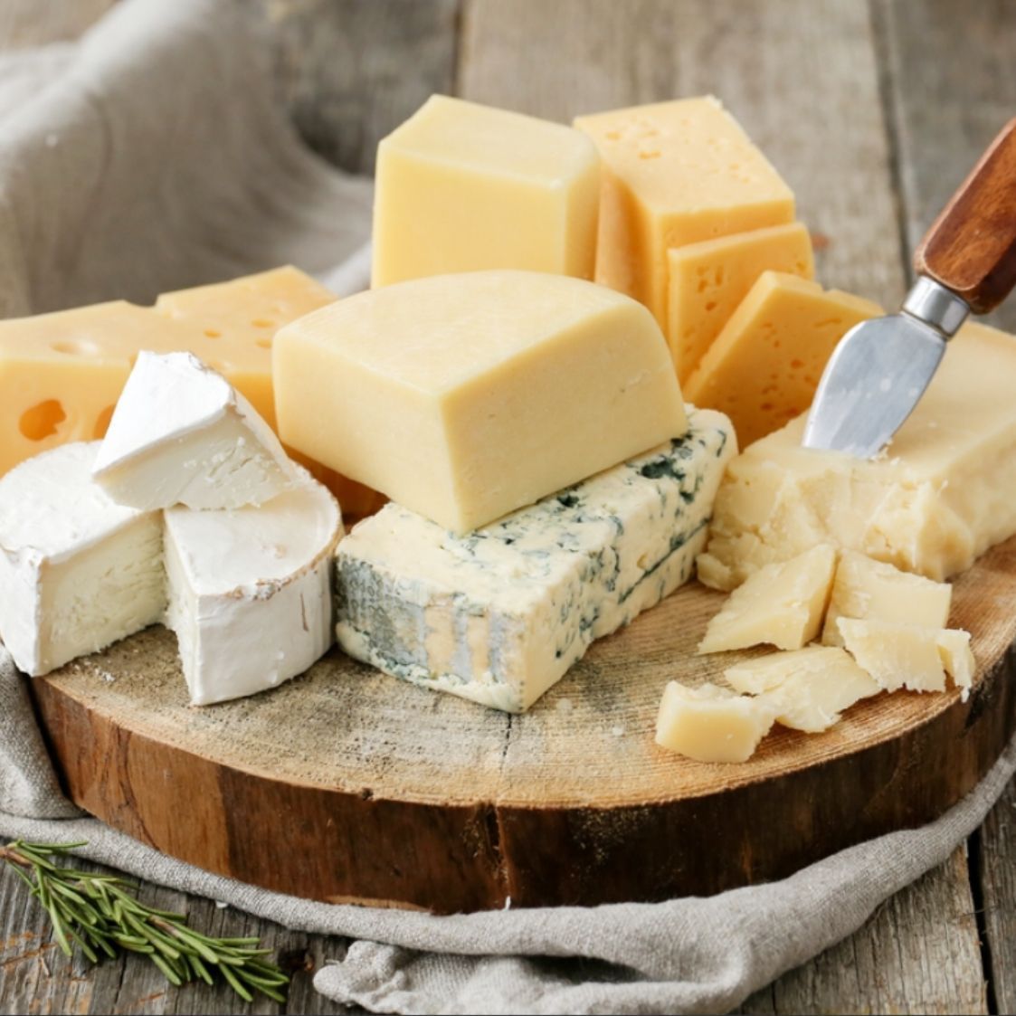 alabamasmiles's tweet photo. Cheese is great for your teeth! It naturally strengthens teeth &amp; balances the pH level in your mouth. Less harmful acid, more cleansing saliva and fewer cavities. Did you know there are over 1,400 varieties of cheese! 

#nationalcheeseloversday #dentaltip #alabamasmiledesign https://t.co/qPDFb0x8Od