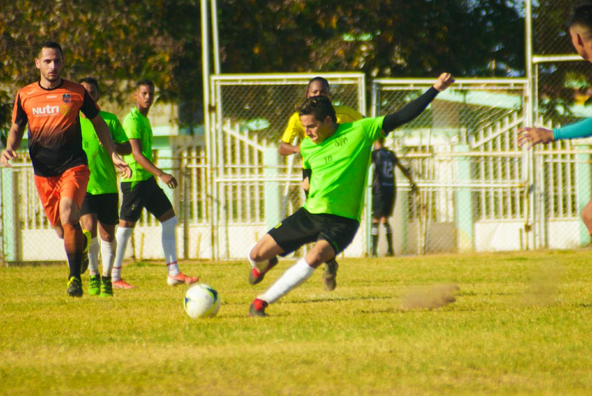 Zulia_FC's tweet photo. #Primera
En la continuación de nuestra #Pretemporada este domingo disputamos encuentro de preparación ante @TFCMaracaibo.⠀
⠀
Luis Blanco, Leonardo Becerra y Luis Paz fueron los autores de los tantos del triunfo 3-1. ⚫️ 🔵 ⚡️  #VamosZulia https://t.co/C7oYnpho98