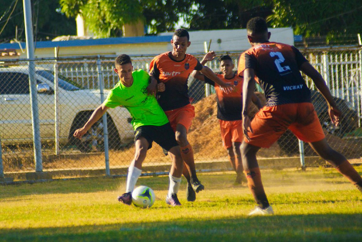 Zulia_FC's tweet photo. #Primera
En la continuación de nuestra #Pretemporada este domingo disputamos encuentro de preparación ante @TFCMaracaibo.⠀
⠀
Luis Blanco, Leonardo Becerra y Luis Paz fueron los autores de los tantos del triunfo 3-1. ⚫️ 🔵 ⚡️  #VamosZulia https://t.co/C7oYnpho98