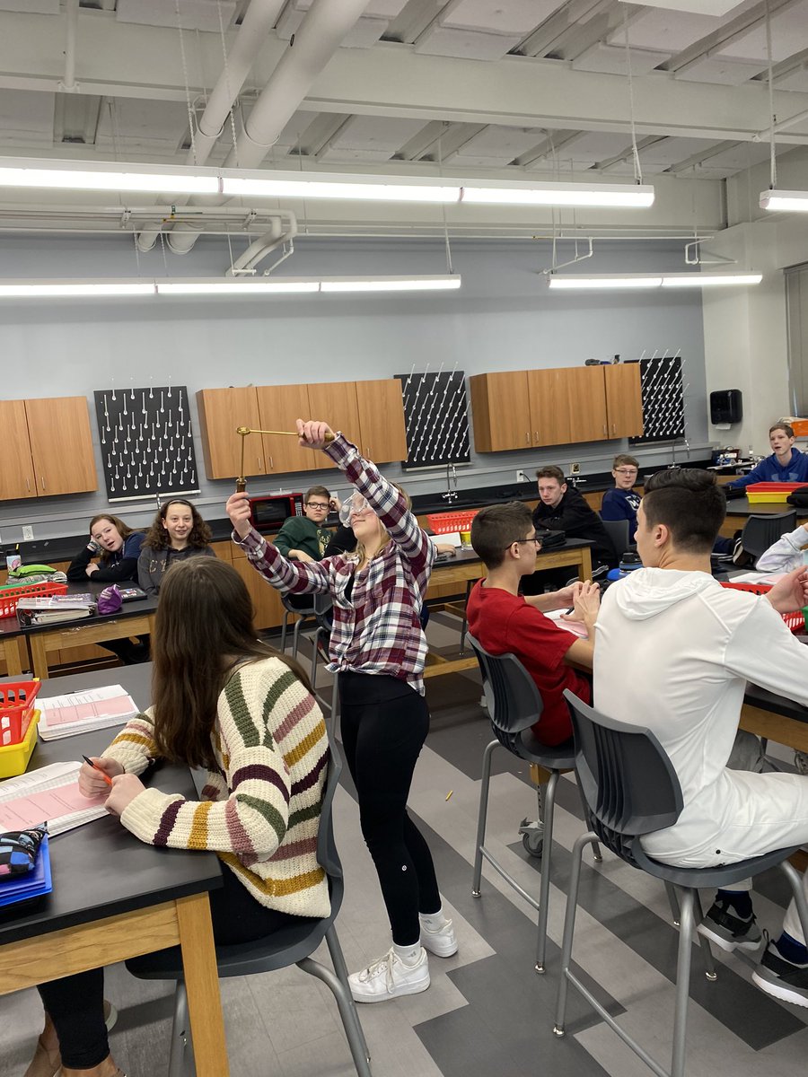 GoldbergTeach's tweet photo. @MLMSmuskies 8th grade Ss learned that solids expand when heated as well. We watched Ivory soap expand. Then, we applied our knowledge to write a CER on how popcorn pops. #chemistry https://t.co/3meEBuVWLC
