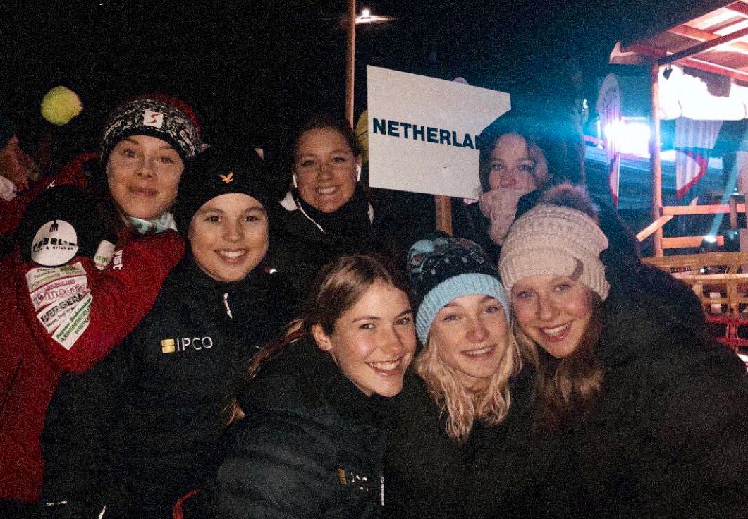 Internationale FIS Children races betekent ook altijd dat je je land mag vertegenwoordigen tijdens de openingsceremonie #SRDteamNL 🇳🇱#talentontwikkeling #Alpineskiën. Morgen starten onze skiracers op  39ste INTERKRITERIUM VRATNA 2020 SLOWAKIJE 🙌