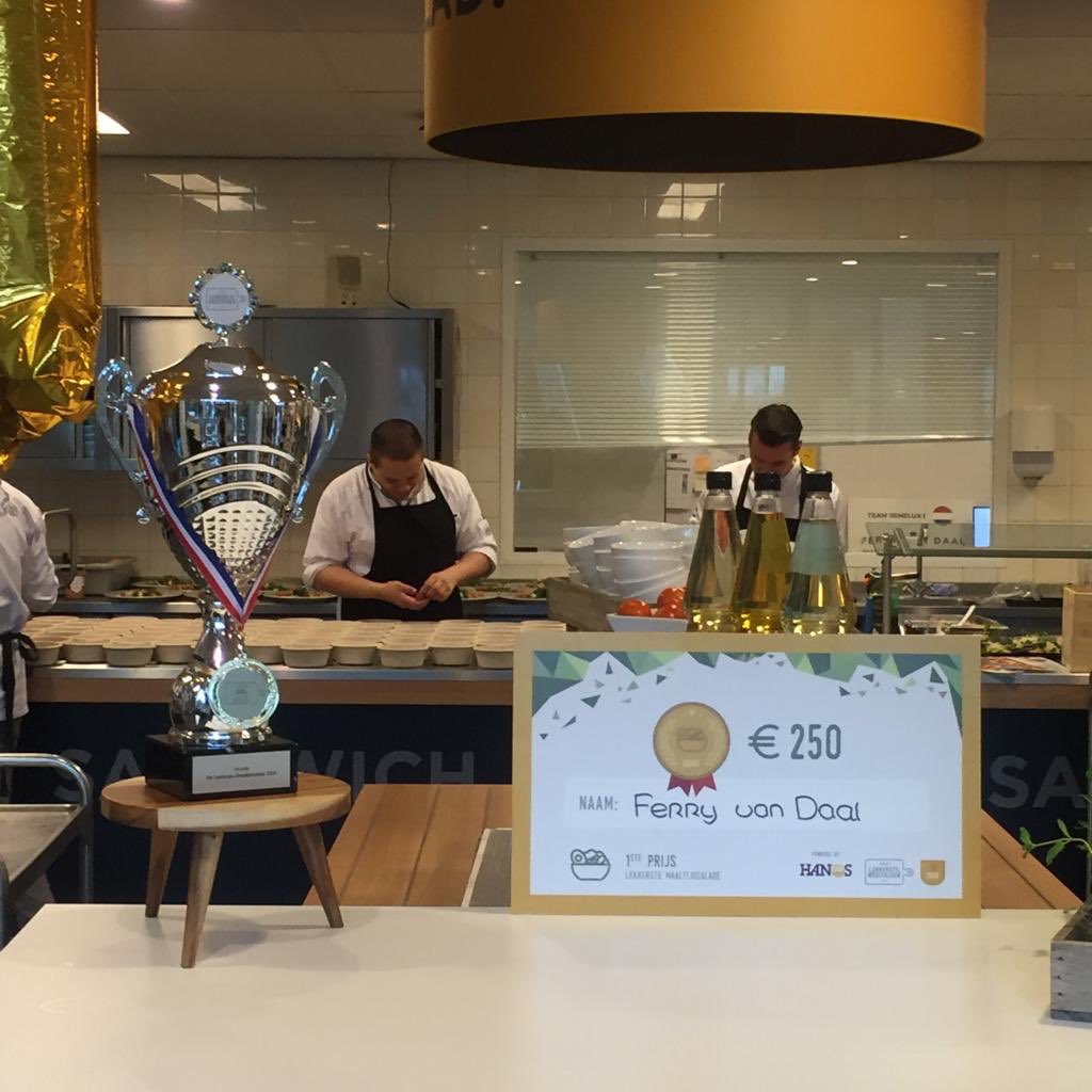 Ferryvandaal's tweet photo. Vandaag iedereen binnen @SAP_Nederland een gratis “beef & tabouleh” salade geserveerd!
350 stuks! #winner #horecava #misset @EurestNL https://t.co/g2SzH7Fk1z