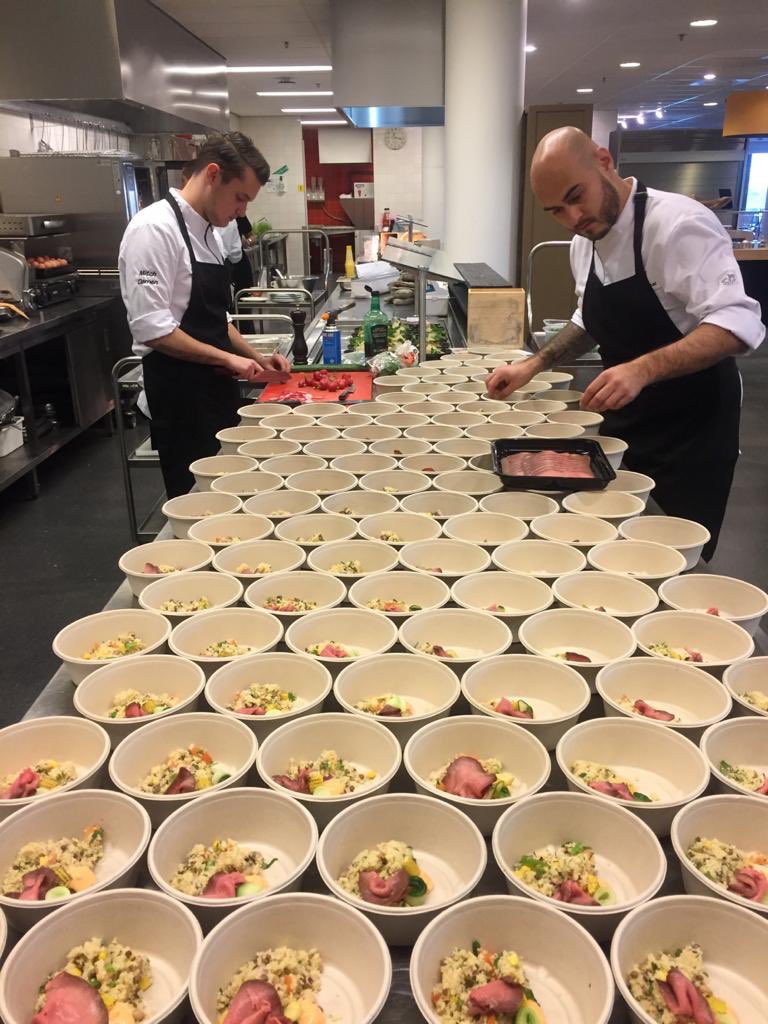Ferryvandaal's tweet photo. Vandaag iedereen binnen @SAP_Nederland een gratis “beef & tabouleh” salade geserveerd!
350 stuks! #winner #horecava #misset @EurestNL https://t.co/g2SzH7Fk1z