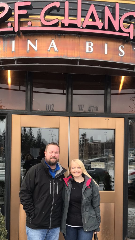 DrJonesPRT's tweet image. Enjoying the day off watching the snow fall on the Country Club Plaza with my best friend @BVSWSoccer #BackToRealityTomorrow #ClassesStart #MLKJrDay #VictoryMonday 
❄️🏈❤️💛🙂