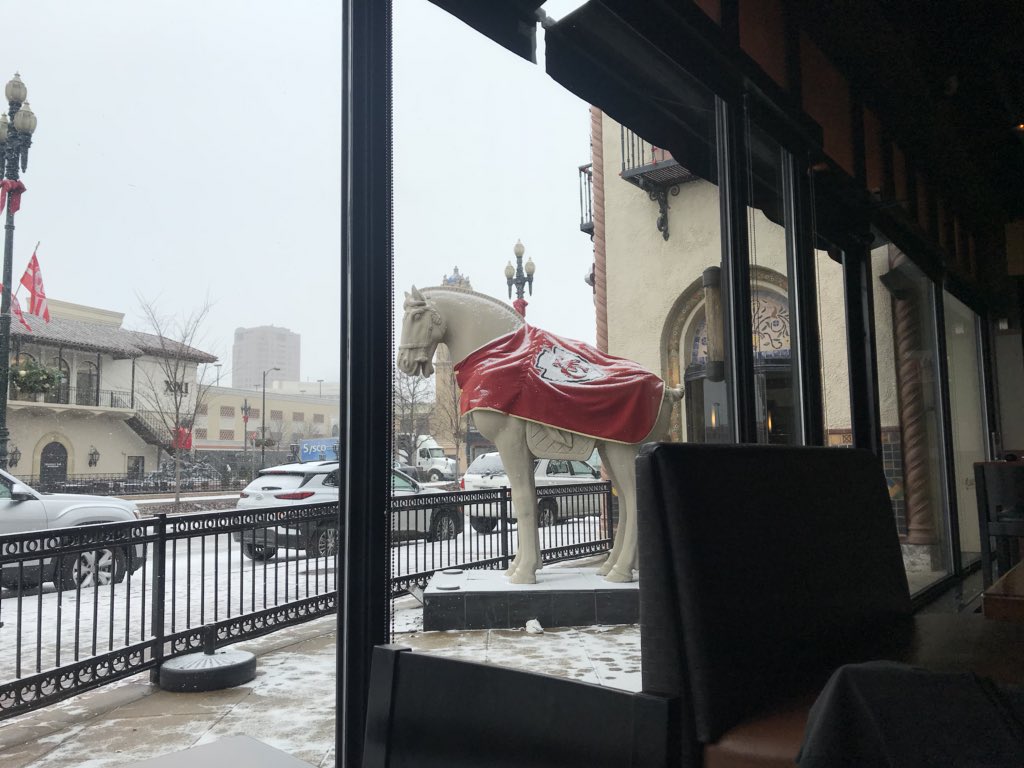 DrJonesPRT's tweet image. Enjoying the day off watching the snow fall on the Country Club Plaza with my best friend @BVSWSoccer #BackToRealityTomorrow #ClassesStart #MLKJrDay #VictoryMonday 
❄️🏈❤️💛🙂