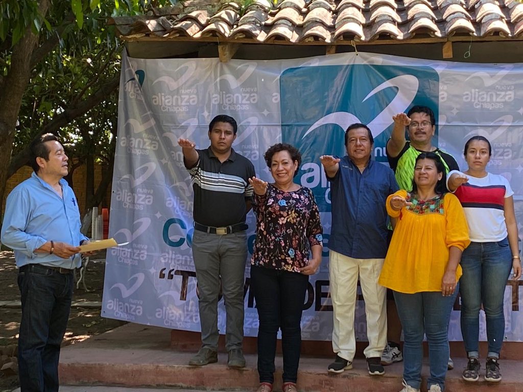 Seguimos trabajando con la integración de los Comités Municipales, la costa se pinta Turquesa, encabezados en Tonala con Agustin Cordova Rufino y en Acacoyagua con Manuel Lopez Rasgado. #ChiapasTurquesa