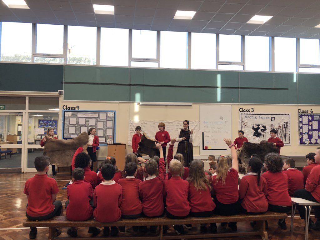 DringhousesPS's tweet photo. This afternoon, it was the turn of Classes 10 and 11 to travel back to the Stone Age to learn all about what life was like in Britain over 8000 years ago! Thank you for sharing your amazing artefacts and knowledge with us Catherine @history_to_life. ๐ฆ๐๐น#DringHistory https://t.co/hfafeLTH0j