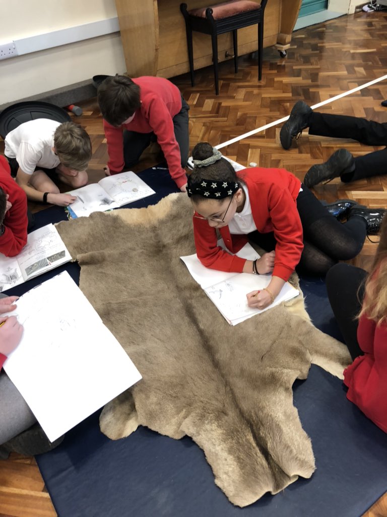 DringhousesPS's tweet photo. This afternoon, it was the turn of Classes 10 and 11 to travel back to the Stone Age to learn all about what life was like in Britain over 8000 years ago! Thank you for sharing your amazing artefacts and knowledge with us Catherine @history_to_life. ๐ฆ๐๐น#DringHistory https://t.co/hfafeLTH0j