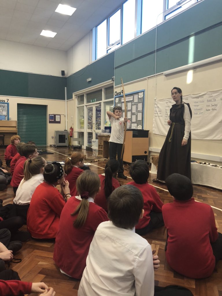 DringhousesPS's tweet photo. This afternoon, it was the turn of Classes 10 and 11 to travel back to the Stone Age to learn all about what life was like in Britain over 8000 years ago! Thank you for sharing your amazing artefacts and knowledge with us Catherine @history_to_life. ๐ฆ๐๐น#DringHistory https://t.co/hfafeLTH0j