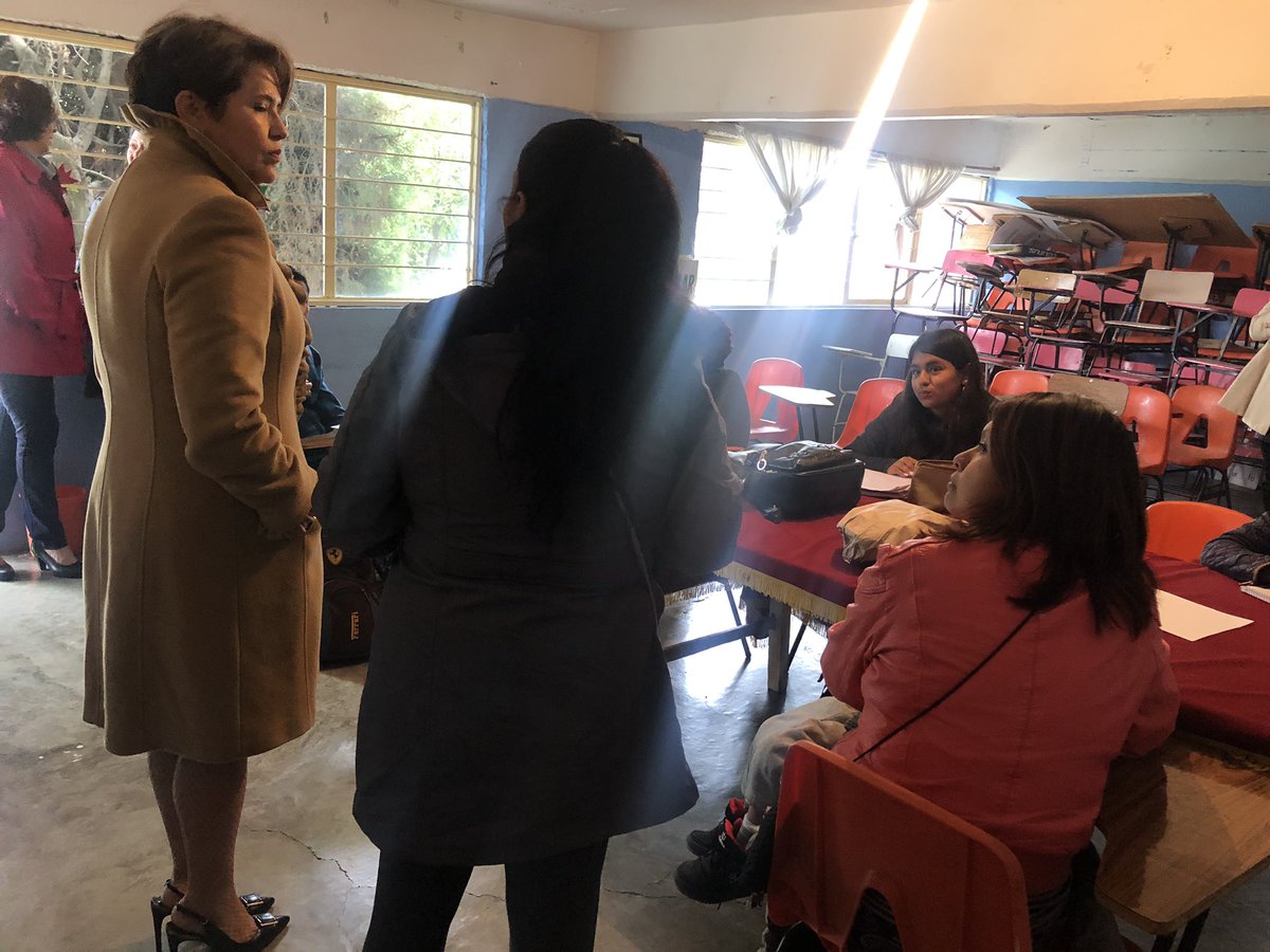 AnastasiaVega21's tweet photo. De gira por #Teotihuacán también visite el #CEAJA Lic. Maria Lavalle Urbina, quienes trabajan para impulsar el futuro laboral y académico de sus #Estudiantes, siempre atentos de brindar oportunidades a #JóvenesYAdultos del @Edomex @SEB_Edomex @alexfedezcam https://t.co/4CQpbrkFil