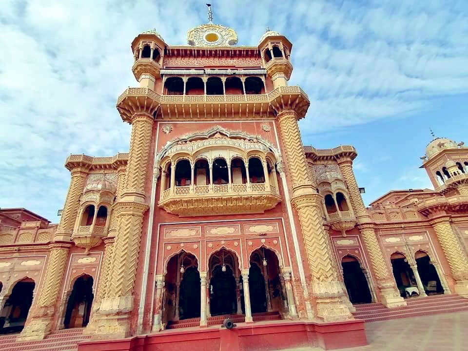 Sangrisaeed's tweet photo. Faiz Mahal #Khairpur 

was built by Mir Sohrab Khan in 1798. #Khairpur state was merged with #Pakistani State in 1955.

#Sindh https://t.co/oCLrX5LGxf