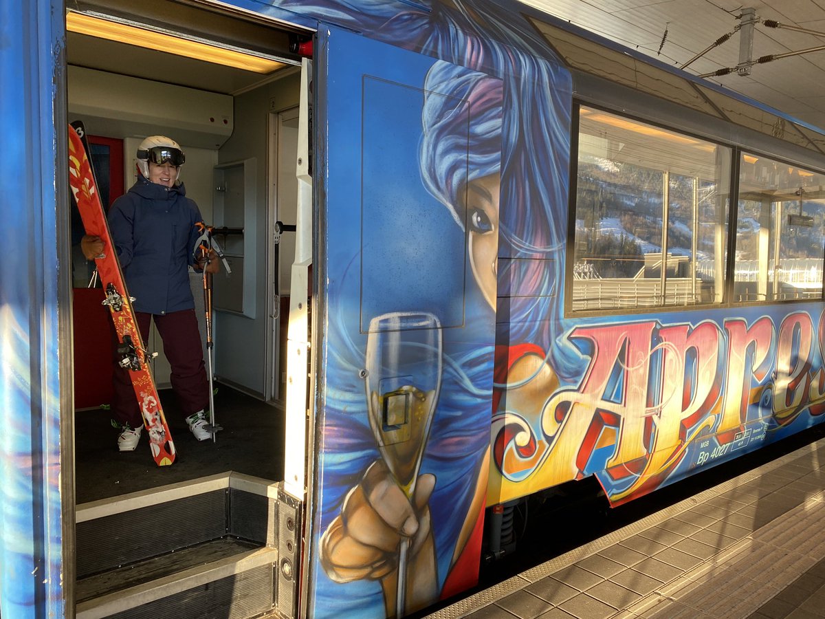 rchonthego's tweet image. Nobody does transit like the Swiss.  Village to village on skis. Apres ski train car back to the start. #Andermatt ❤️