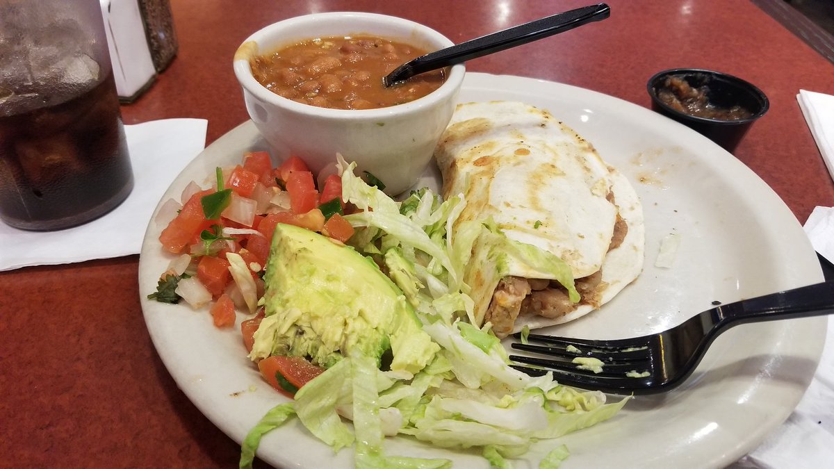 KruxicCat's tweet photo. Last meal I'm having in San Antonio. Hoping I will be back next year #VGAPAX https://t.co/cSgpE1WGCC