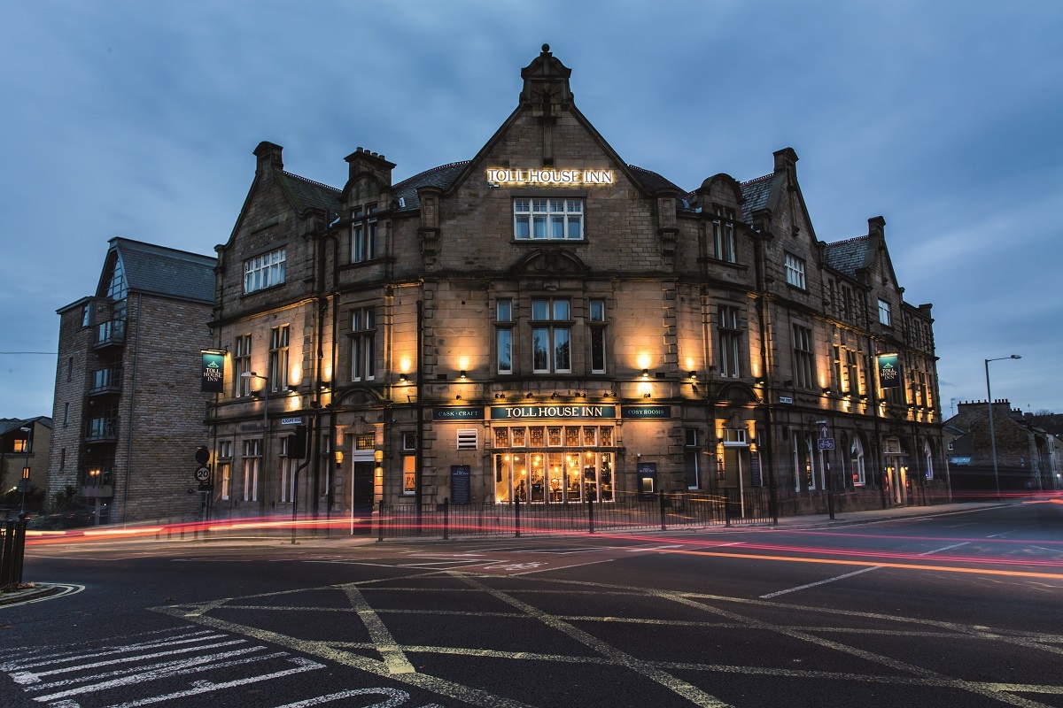 theTollHouseInn's tweet photo. Dark nights and winter lights...

As the evenings get colder we're happy inside! Fancy joining us?

https://t.co/QyGQdZsm17 https://t.co/TiDWZkQGyP