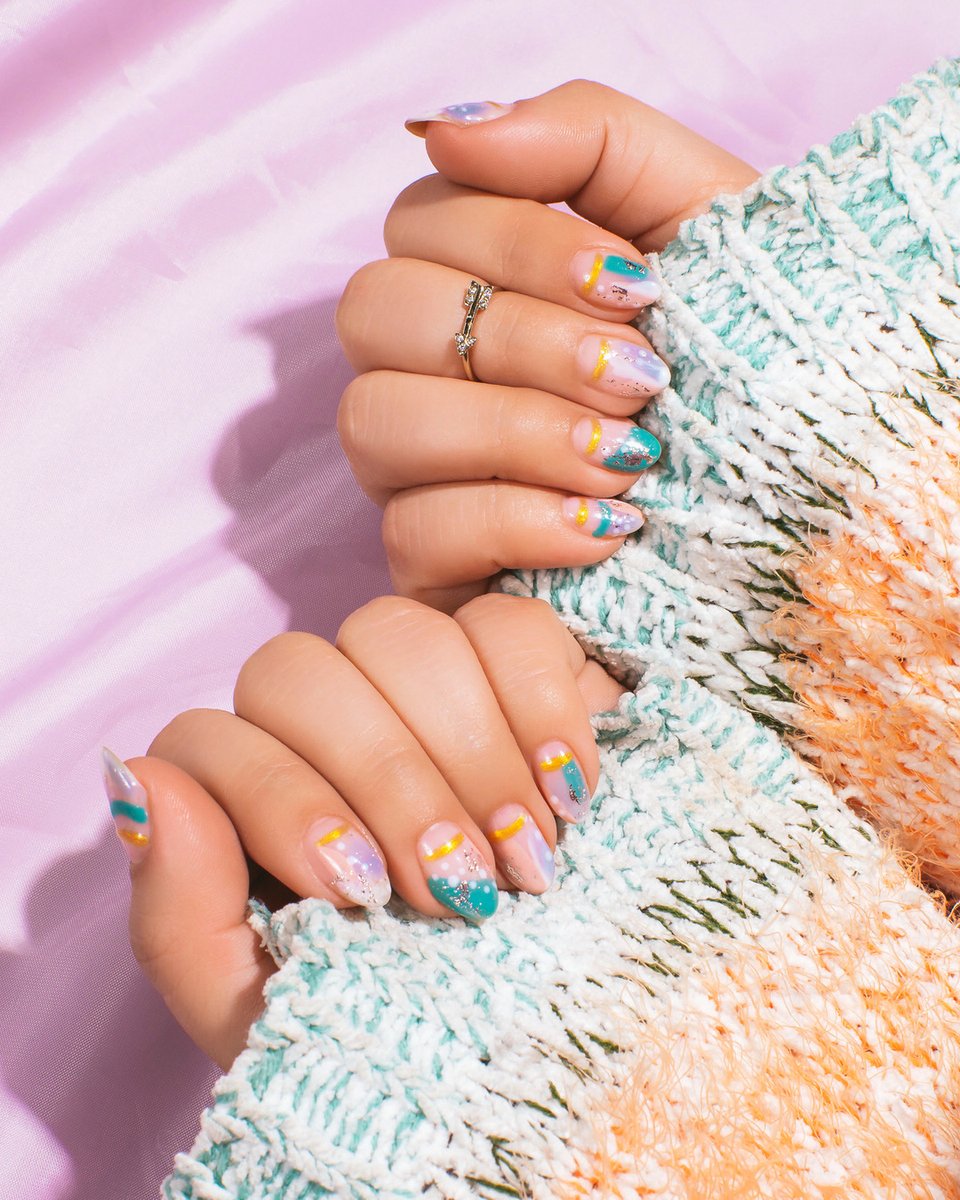 DigitalBeautyHQ's tweet photo. The nail trend that isn't going anywhere: Minimalist Design.
Favorite if you're loving this design by @floralstems (On IG) 😍
-
Click here to read: https://t.co/lv1C1Q9Q6W 💅
-
#nailart #minimalistnails #hellobirdie #nudenails #digitalbeauty #beautymarketing #beautyagency https://t.co/pDd27McxOX
