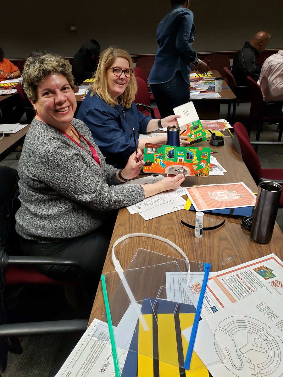 Melicam143's tweet photo. Thank you volunteers, and @unitedwaychi for creating and packing literacy kits, for children in Chicago. #ATTimpact #ATTBELIEVES @ATTimpact #lifeatatt #MLKDayofService https://t.co/Bran2oHygh